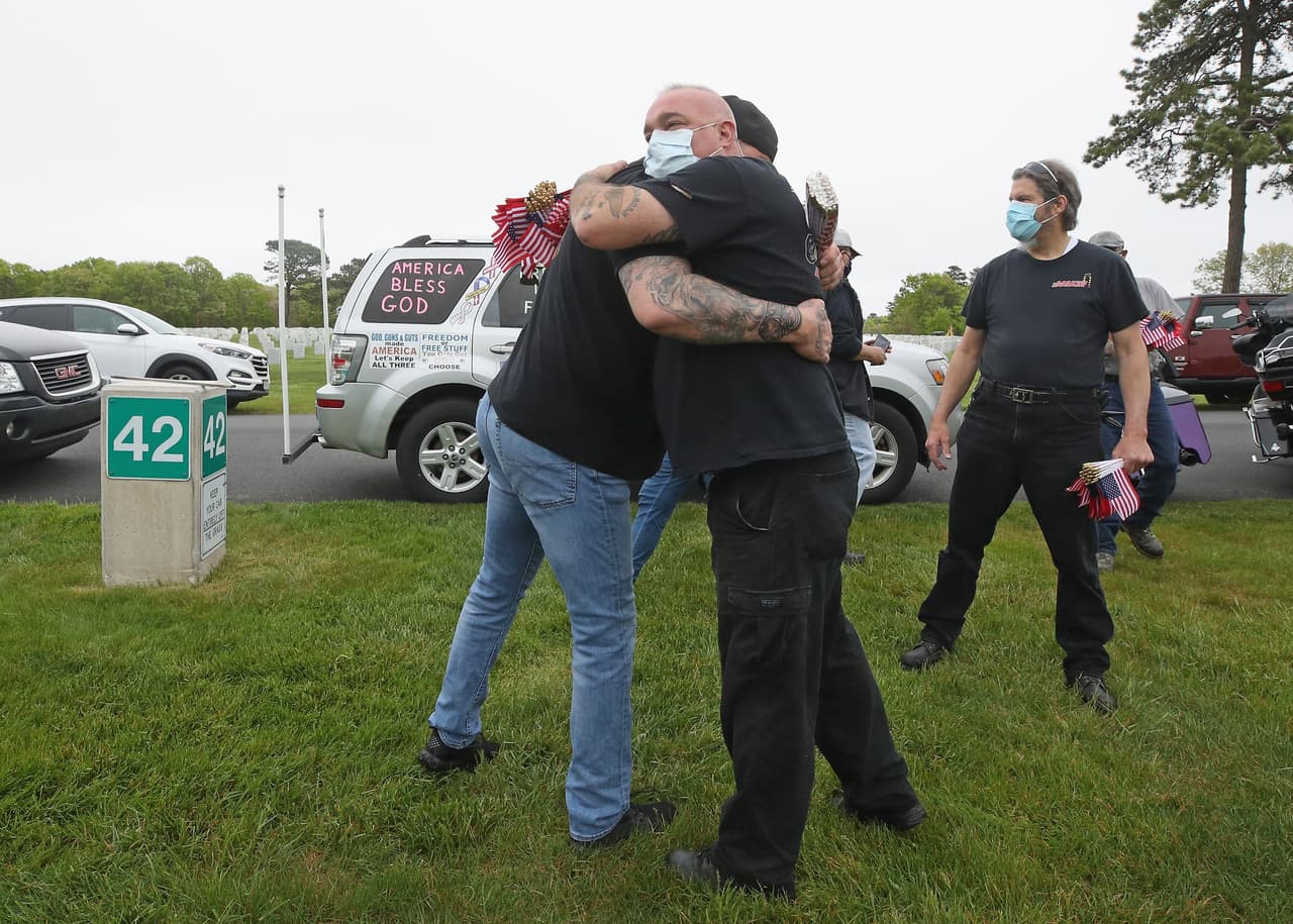 El Día de los Caídos
<b> </b>es una de las más especiales celebraciones en los Estados Unidos porque se le rinde homenaje a todos los ciudadanos que perdieron la vida sirviéndole a su nación.