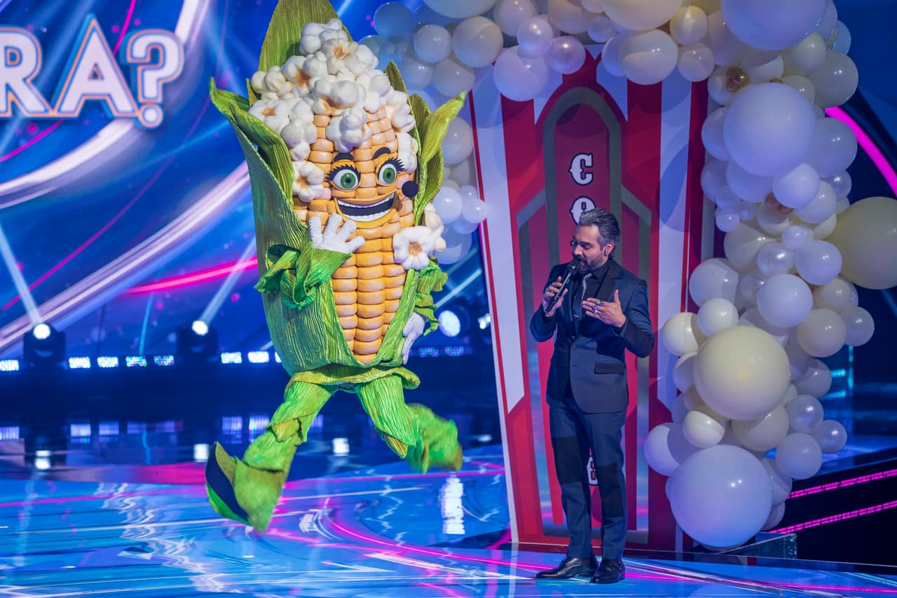Posteriormente tocó el turno al alegre Cornelio, un elote gigante con palomitaz incluidas, quien preparó un performance con el tema ‘El Taxi’.
