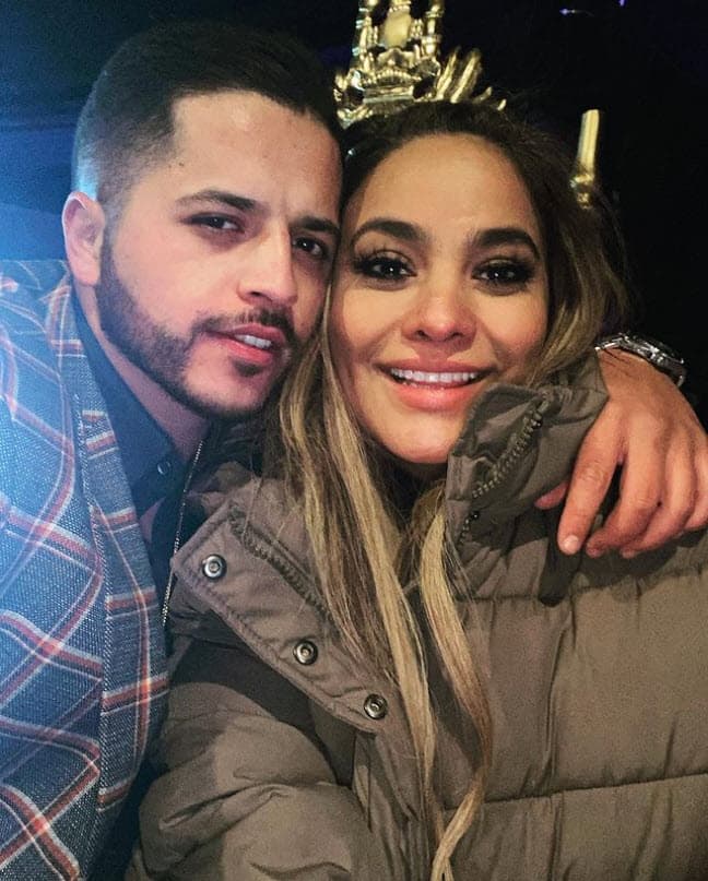 A mediados de marzo, las especulaciones sobre una posible
<b>ruptura entre <a href="https://www.univision.com/famosos/mayeli-alonso-publica-impactante-video-en-sus-redes-no-podras-creer-lo-que-ves-video">Mayeli Alonso</a> y Jesús Mendoza</b> se hicieron latentes, cuando el cantante compartió videos en Instagram de una
<b>mudanza</b>.
<br>