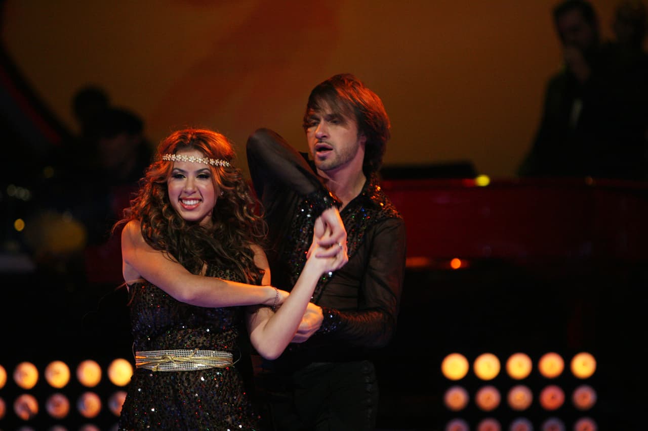 Cómo olvidar el momento en que Cristian Zuárez sacudió tanto a su bailarina en Mira Quién Baila que le sacó el relleno del sostén y terminaron en el piso. "Se estaba viendo ridículo", recordó el ex de Laura Bozzo quien decidió parar el baile por respeto a su compañera de pista.