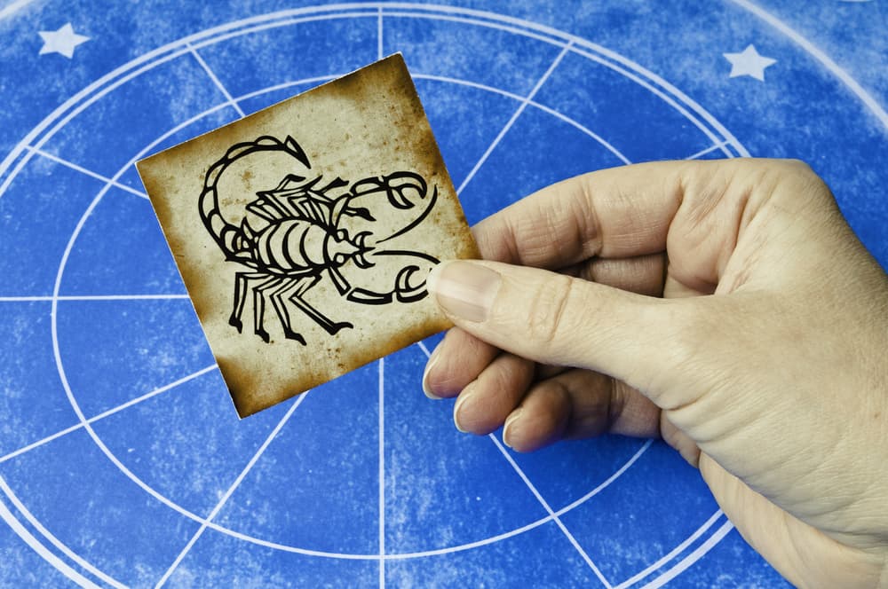 Escorpión: En estos momentos el planeta Marte ha dejado tu signo escorpión, para desplazarse a Sagitario y con la energía del novilunio todo cambia para ti en este mes de agosto que está comenzando. Por Profesor Zellagro