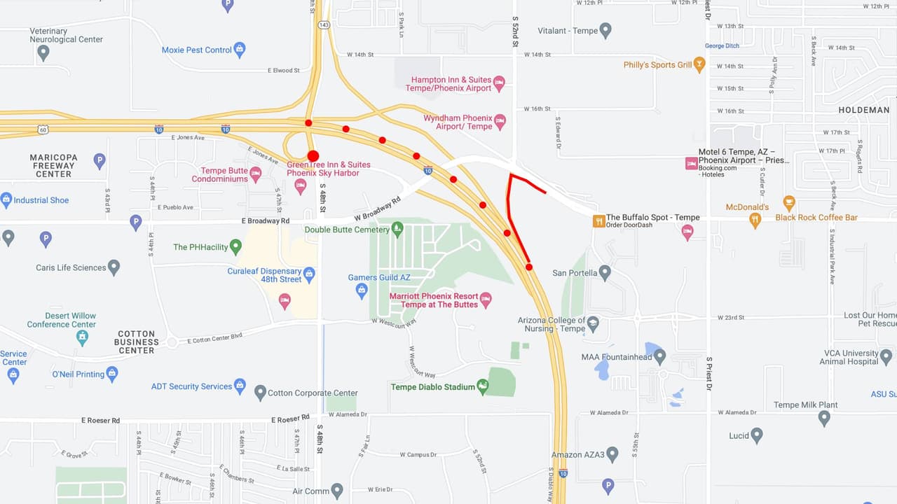 <b>Interestatal 10</b>
<br>La I-10 en dirección oeste se reducirá a tres carriles entre Broadway Road y 48th Street desde las 10 p.m. del viernes y hasta la 1 p.m. del sábado.
<br>
<br>La rampa de salida de la I-10 en dirección oeste en Broadway Road estará también cerrada.
<br>
<br>
<b>Rutas alternas</b>
<br>Considere salir de la I-10 en dirección oeste en 40th Street.