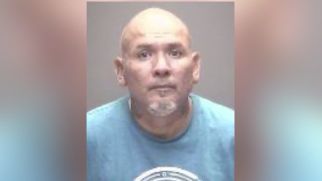 El sábado 6, todos viajaban en un carro de golf cuando una camioneta negra los embistió. 
<b><a href="https://www.univision.com/local/houston-kxln/victimas-bentancur-cantu-uvalle-vacaciones-galveston-murieron-choque" target="_blank">El conductor fue identificado como Miguel Espinoza</a></b>, quien está acusado de cuatro cargos de homicidio involuntario por intoxicación, con una fianza de $400,000.