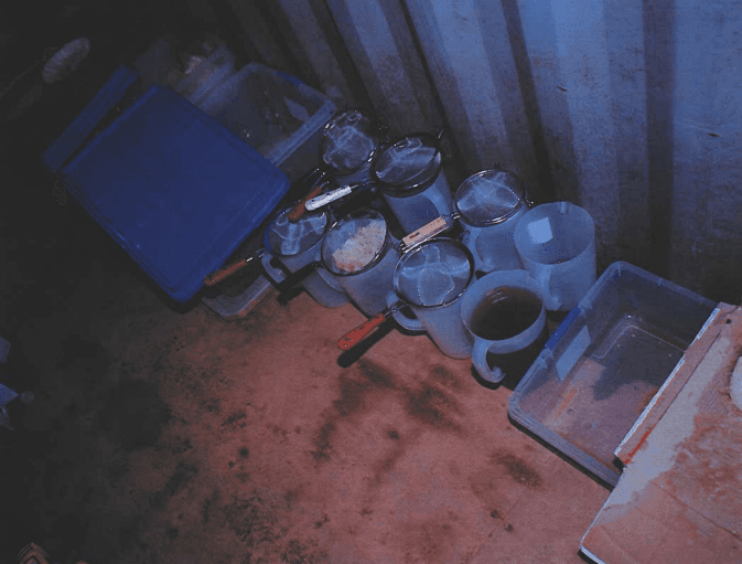 Investigadores de la Oficina del Alguacil del condado de Cherokee creen que
<b>las drogas provenían de Georgia y serían distribuidas en las ciudades de Charlotte y Greensboro, en Carolina del Norte.</b>