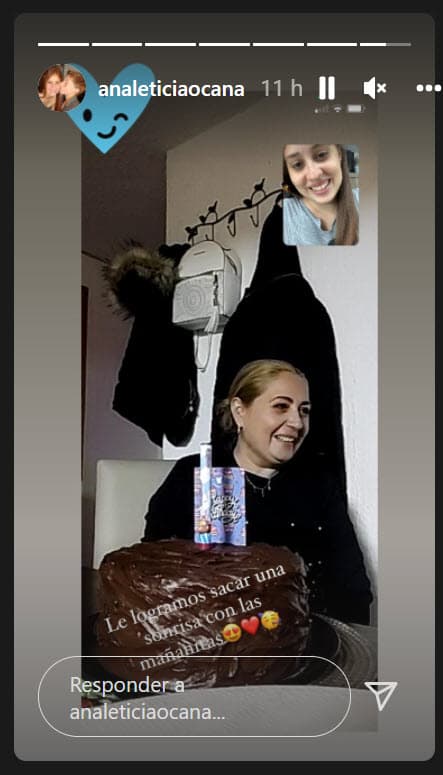 Su hija Ana Leticia escribió: "
<b>Le logramos sacar unas sonrisas</b> con 'Las Mañanitas'". 
<br>