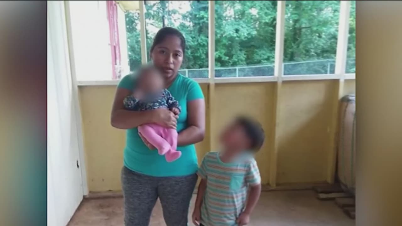 Una madre lactante detenida por ICE hace 1 mes ahora comparte celda con presos comunes