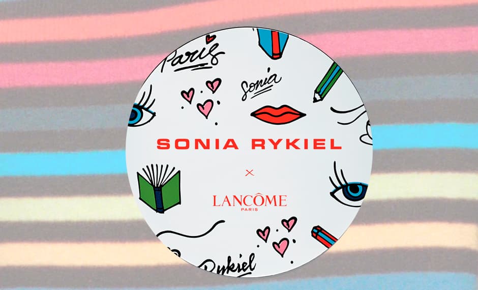 El segundo empaque fue diseñado por el artista francés 
<b>André</b>. El exgrafitero fue el encargado de crear una serie de gráficos divertidos para ilustrar el inicio de la historia de la diseñadora parisina. Los labios rojos, los ojos, los libros tan comunes en el barrio de Saint-Germains-Des-Prés, los lápices de sus bocetos y las tazas de café invaden los estuches de maquillaje.
<br>