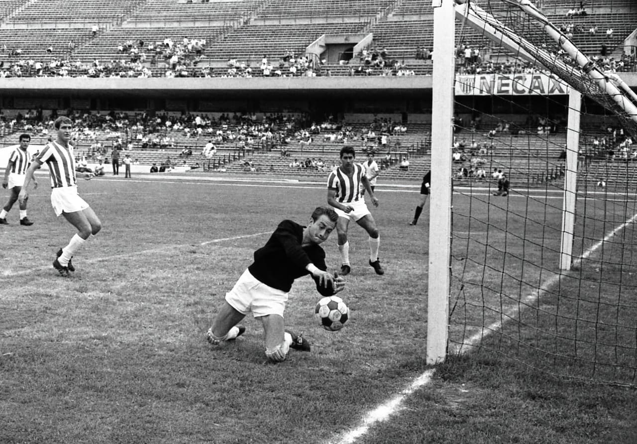 Los cruzazulinos consiguieron el ansiado pase a la primera división en la temporada 1963-64, cuando el húngaro Jorge Marik era el entrenador.