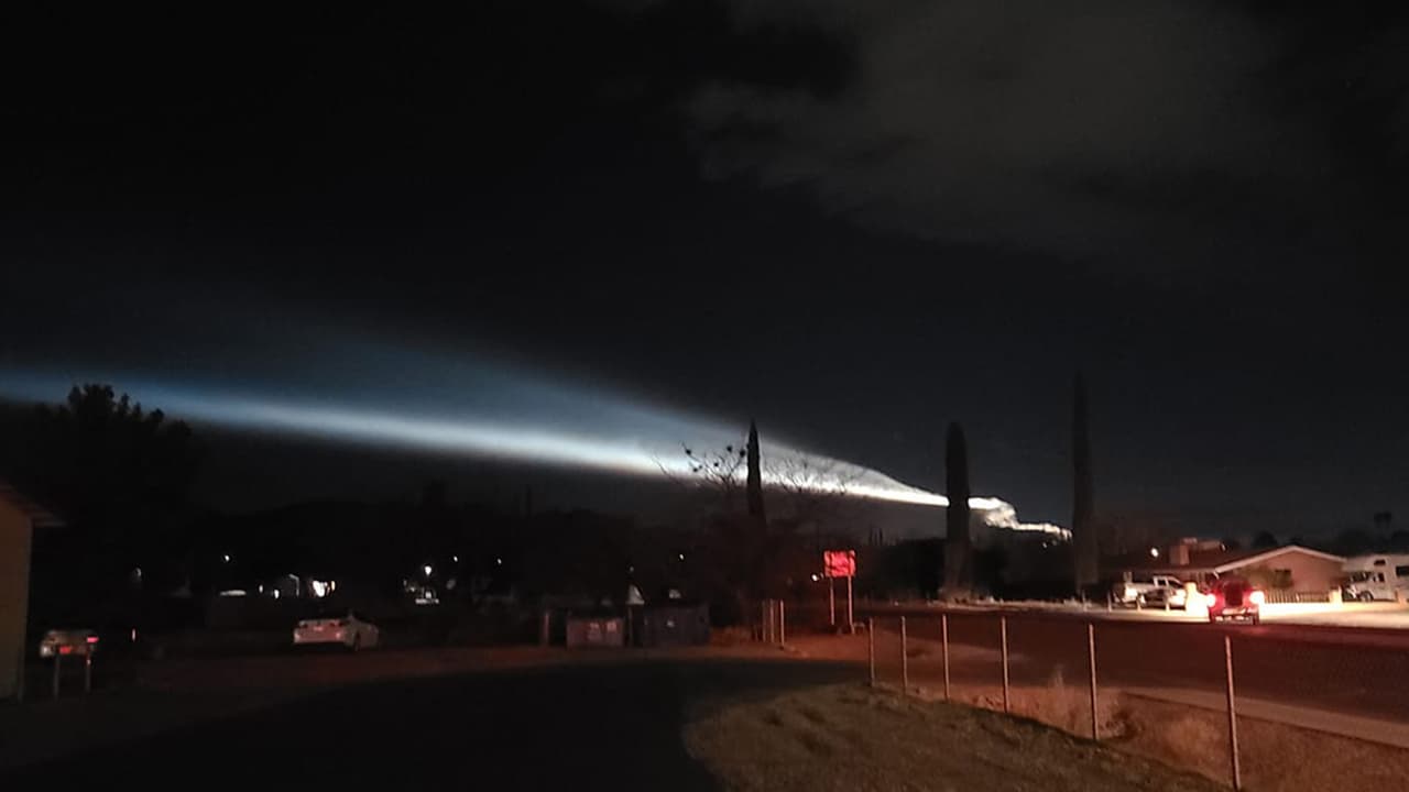 A través de 
<a href="https://www.facebook.com/photo?fbid=813574604143849&set=a.648764243958220" target="_blank">redes sociales</a>, usuarios compartieron con 
<b>Univision Arizona</b> imágenes de cómo fue visto el lanzamiento.