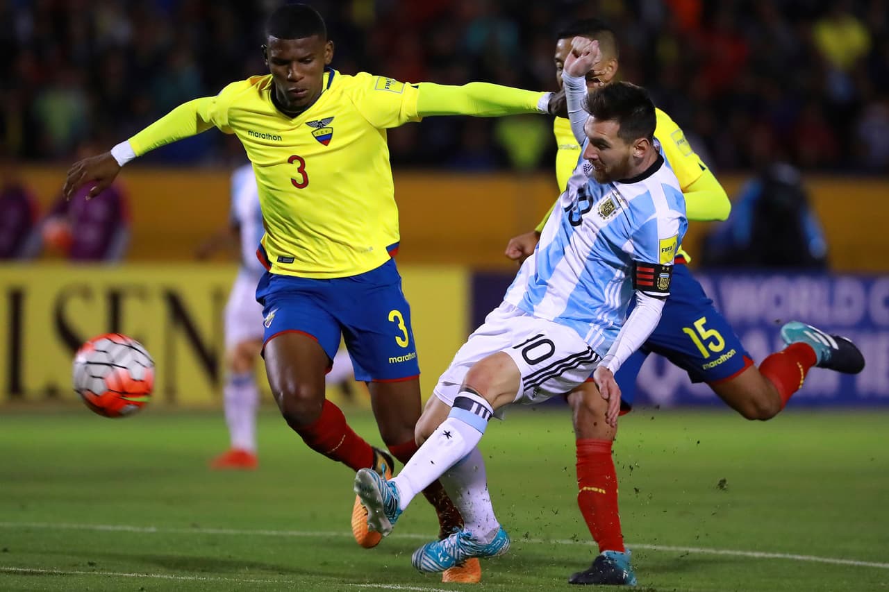 Sin embargo, Lionel Messi puso tres goles y le dio el triunfo 1-3 a su país para clasificar al Mundial en Quito.