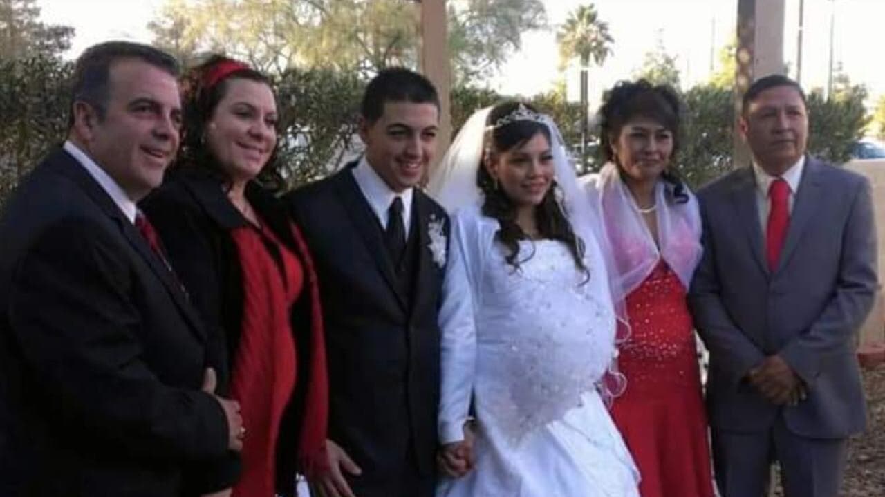 Rudy Arco, extremo izq., en un matrimonio de la familia.