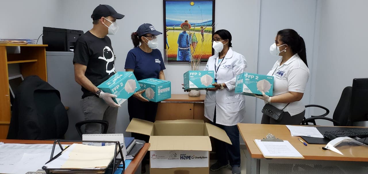 Anteriormente el astro boricua había hecho
<a href="https://www.univision.com/local/puerto-rico-wlii/ricky-martin-hace-llamado-para-ayudar-a-profesionales-de-la-salud">un llamado para colaborar trabajadores de hospitales</a> que laboran durante la pandemia del coronavirus.