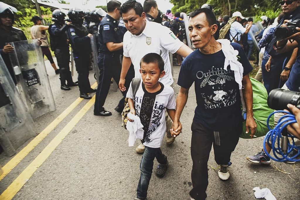 Organizaciones de derechos humanos como el Centro de Dignificación Humana, A.C., consideraron que las fuerzas de seguridad mexicanas actuaron de forma “represora” ante los migrantes cuando el gobierno federal se considera republicano y demócrata.