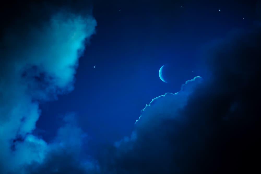 El novilunio, o Luna nueva, del día 23 de julio coincide con los primeros efluvios del mes de Leo y el tránsito de Marte directo por el elemento fuego todo un acontecimiento estelar que actúa de una forma muy definida en cada signo zodiacal.