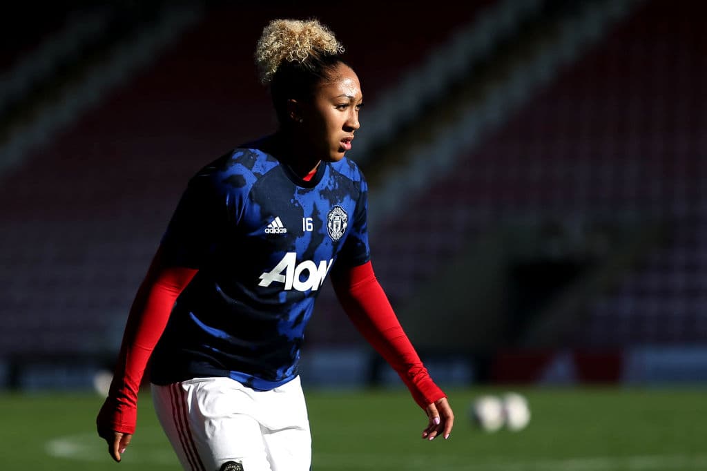 Este noviembre fue invitada a los entrenamientos de la selección absoluta inglesa.