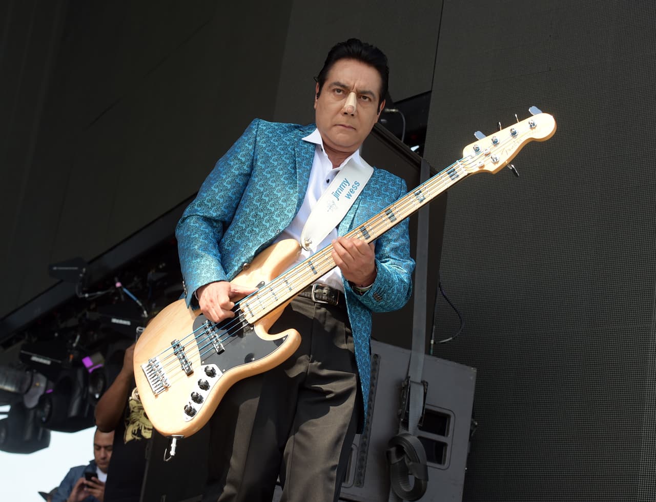 El músico, que incluso se ha llegado a presentar en el prestigiado 
<b><a href="https://www.univision.com/noticias/edicion-digital/los-angeles-azules-vuelven-a-hacer-historia-y-le-ponen-ritmo-de-cumbia-al-festival-de-coachella-video" target="_blank">festival de Coachella con el grupo</a></b>, también compartió cómo se enteraron acerca del video.