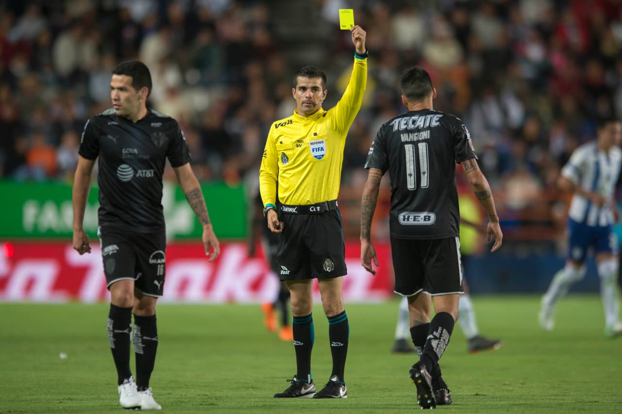 Fernando Hernández fue el árbitro central y tuvo un encuentro tranquilo. Sólo requirió de dos tarjetas amarillas para controlar las acciones.