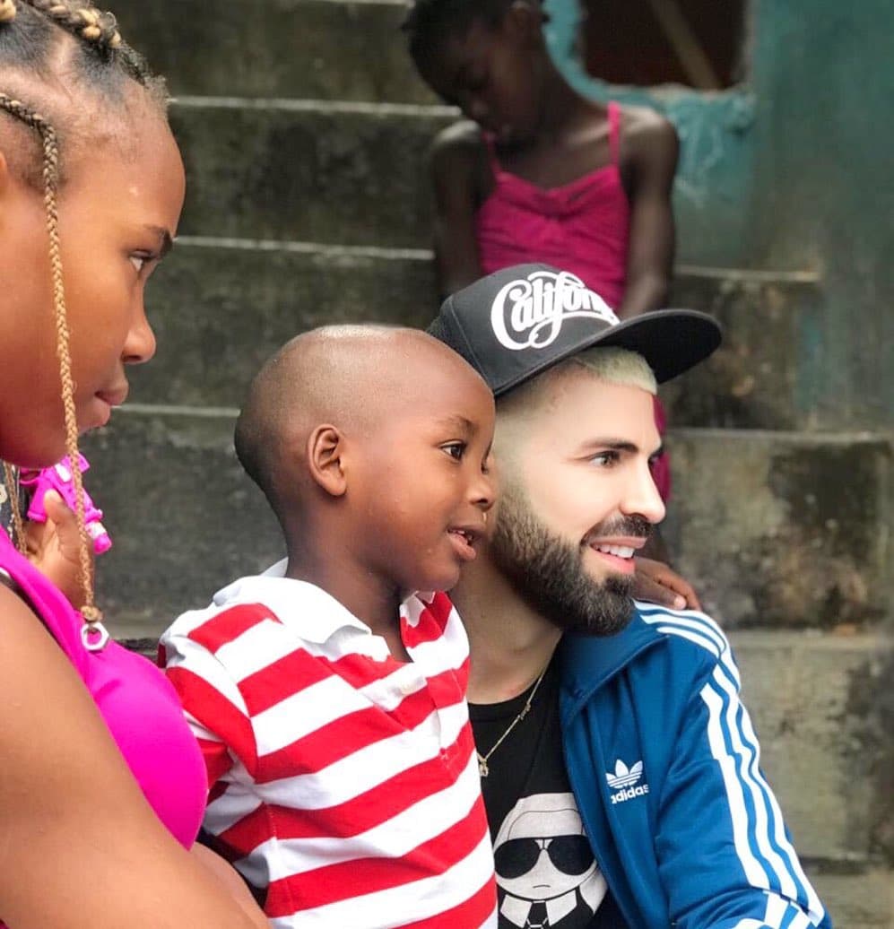 El experto en moda de El Gordo y La Flaca compartió en su Instagram 
<b><a href="https://www.univision.com/entretenimiento/jomari-goyso-estuvo-a-punto-de-ser-papa-esa-y-otras-intimidades-revela-en-desnudo">emotivos momentos que vivió al llegar al país caribeño</a></b>.