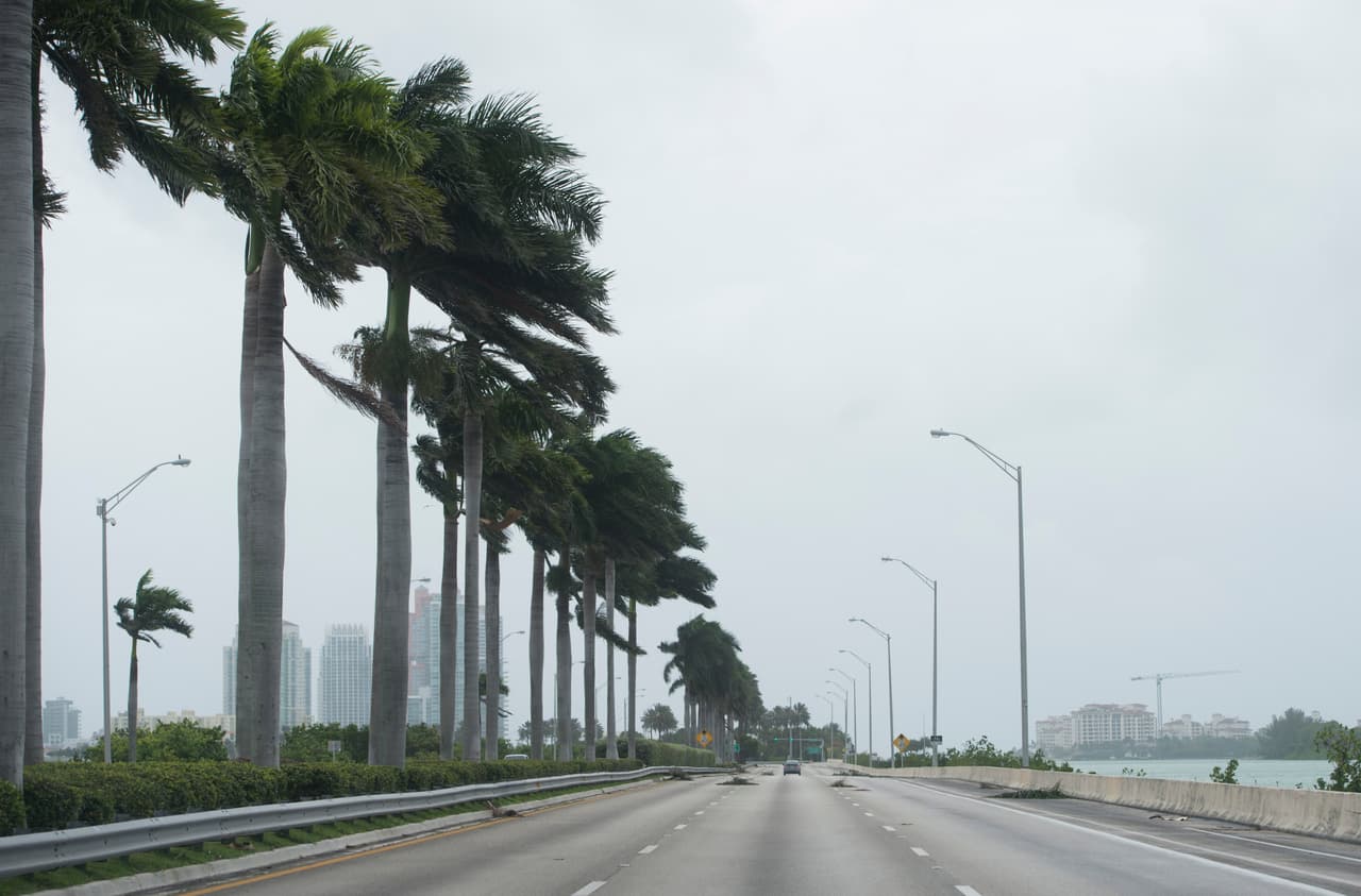 También de las rampas de acceso del McArthur Causeway.
<br>