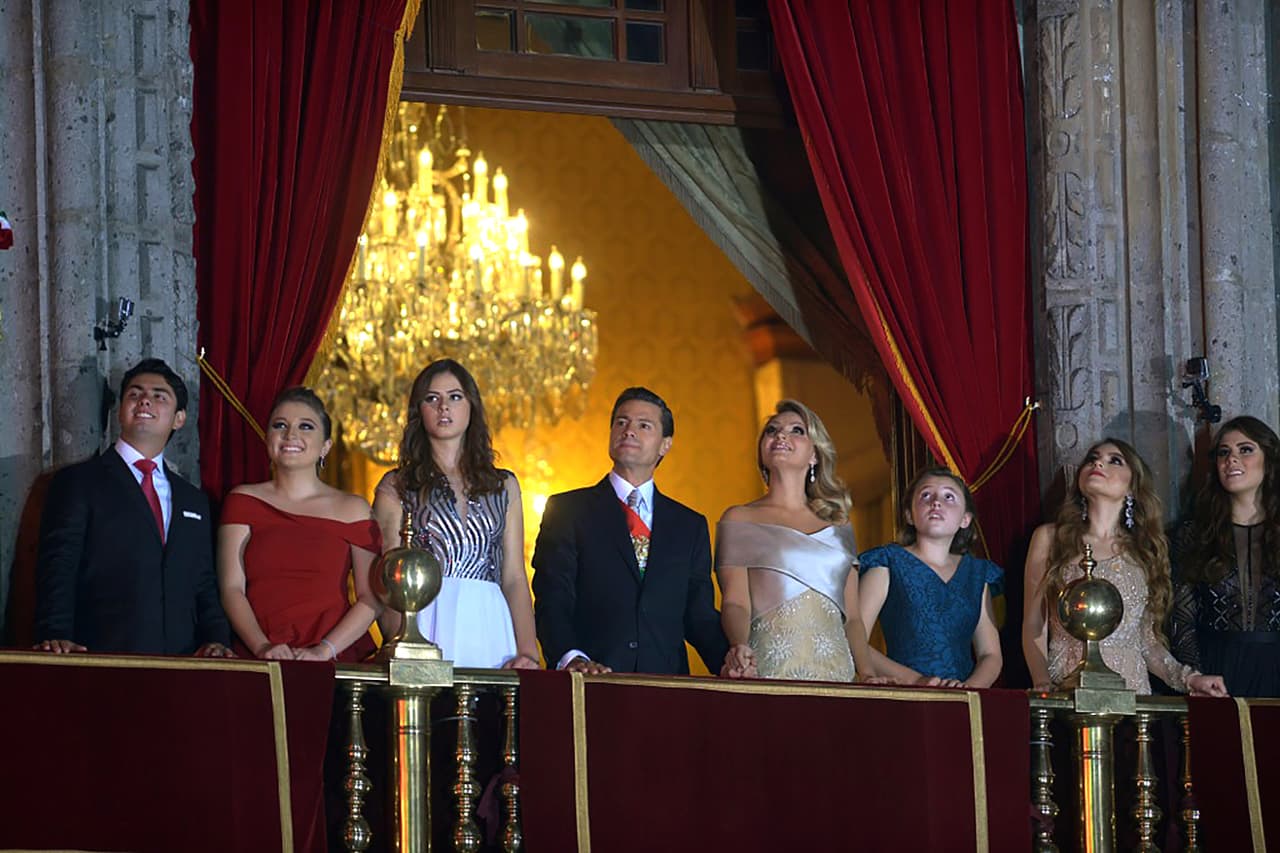 El personal de Los Pinos también reveló que Angélica Rivera estaba largas temporadas en el extranjero. La actriz pasaba mucho tiempo viviendo en su departamento de Miami o entre Boston y Los Ángeles, donde estudian sus hijas.