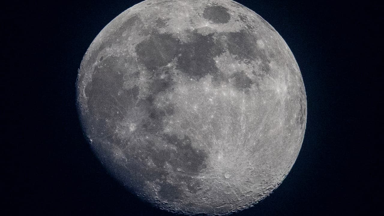 ¿Qué pasa en la Tierra si tiembla en la Luna?