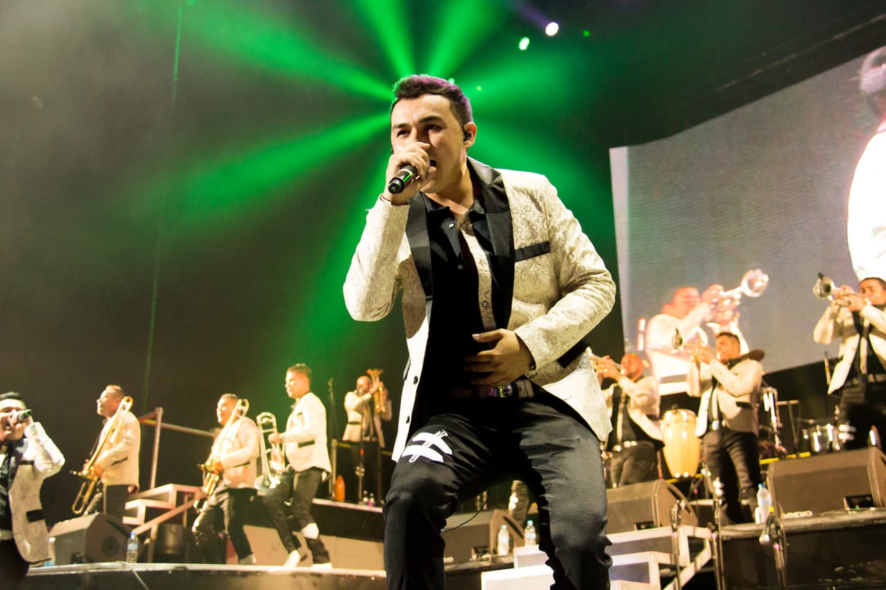 La Banda Tierra Sagrada, tiene un As bajo la manga, se trata del vocalista Jhobanny Mercado, quien además de tener una gran voz, es todo un galanazo y es muy cotizado por las jovencitas.