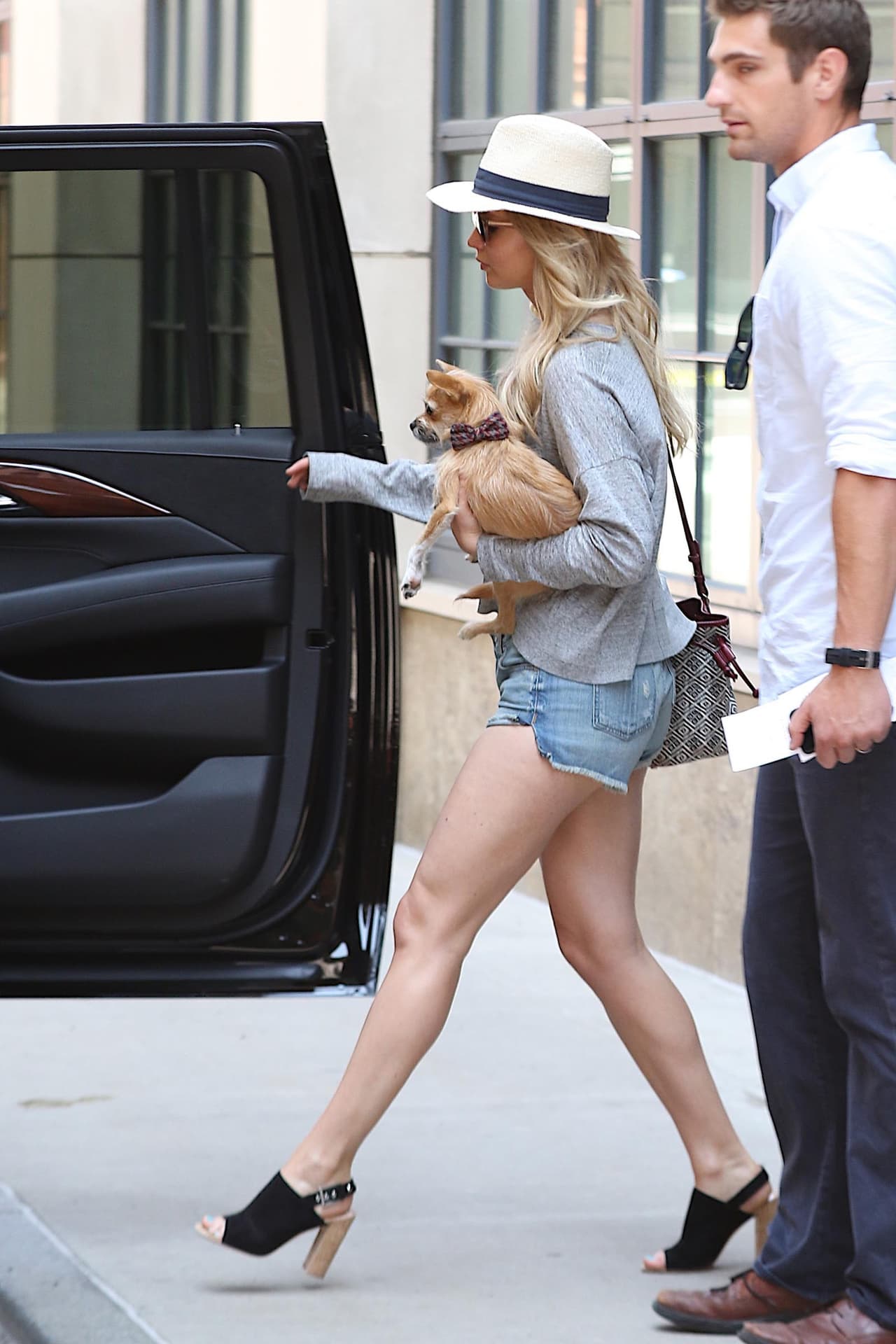 Jennifer Lawrence en shortcitos. ¡Qué piernas!