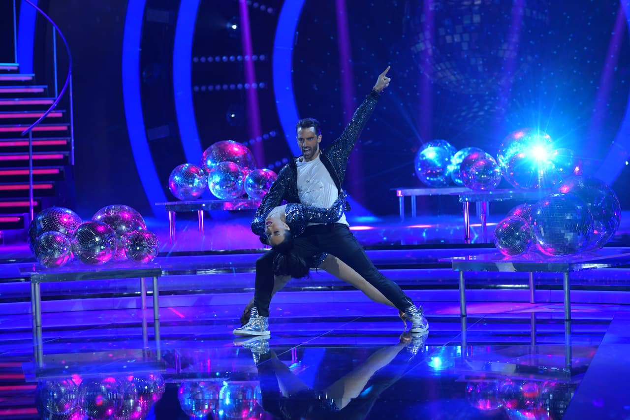 En esta ocasión, las críticas fueron mixtas, pero le aseguraron su permanencia en la competencia por una semana más.