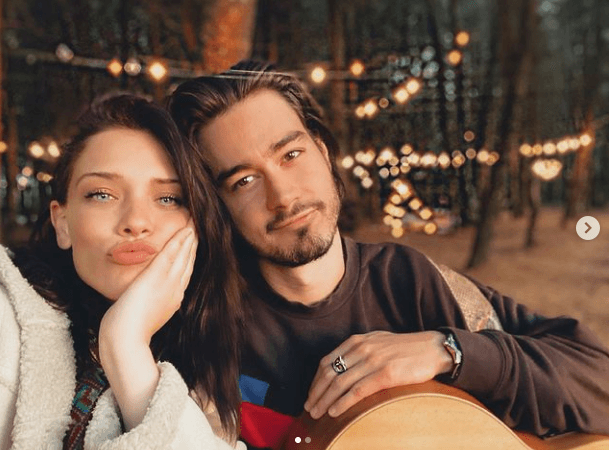 “La verdad estamos muy contentos, llevamos un ratito juntos y es un excelente hombre”, dijo Carolina al respecto.