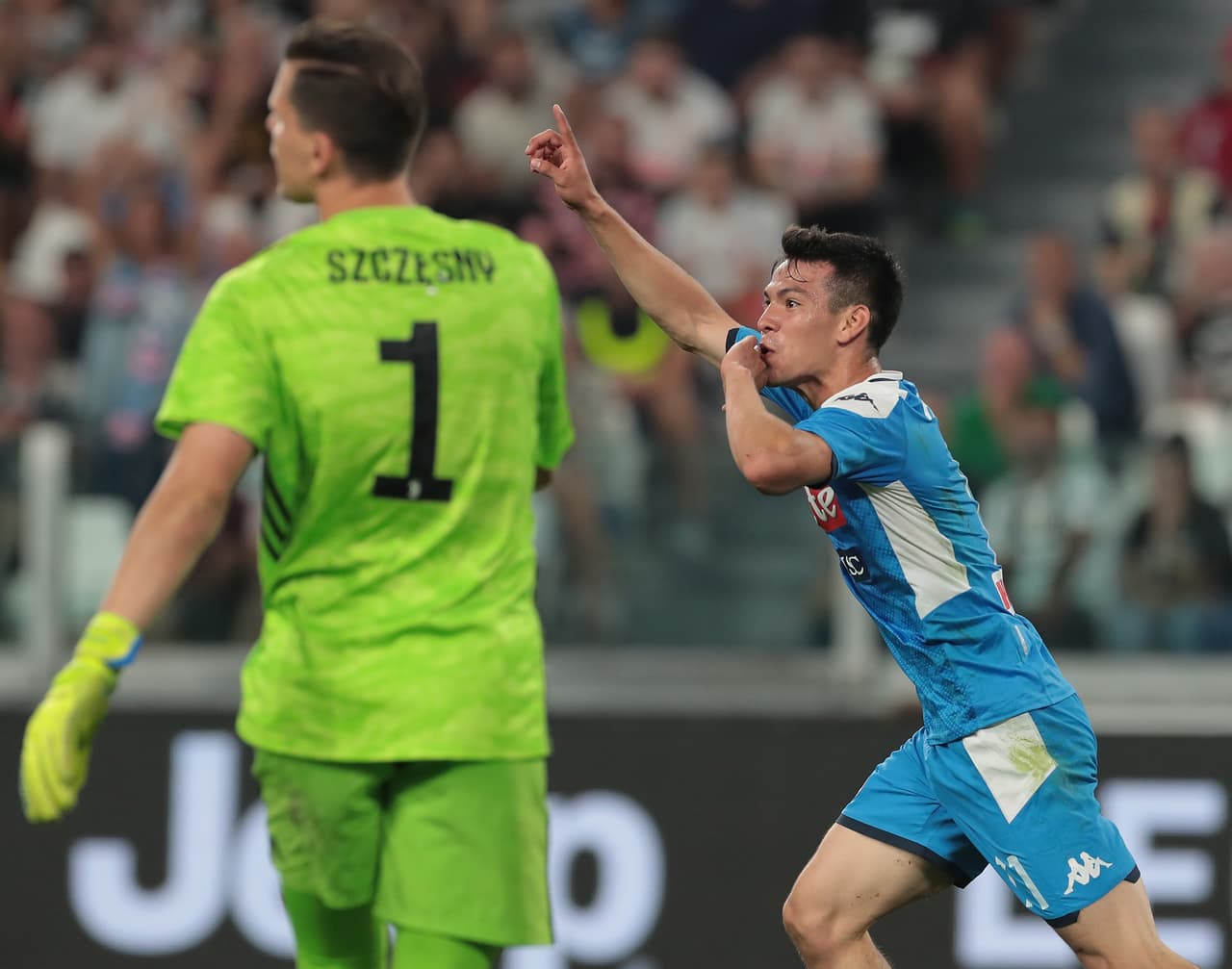 Juventus venció 4-3 a Napoli pero Hirving Lozano debutó con gol en el conjunto Partenopei. El mexicano aprovechó una buena asistencia de Zielinski y provocó la falta del tercer gol de su equipo.