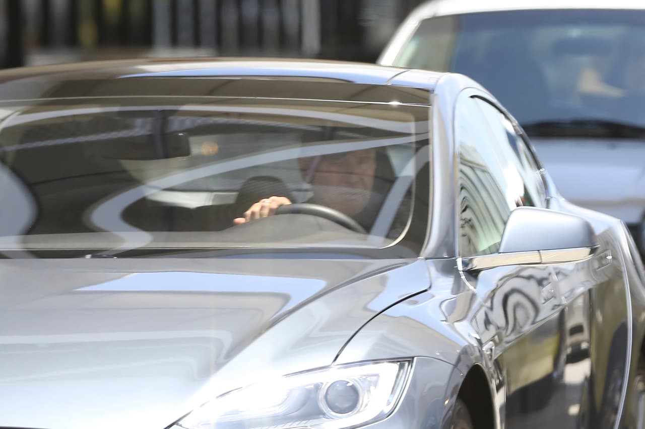 Maneja con cuidado Harrison, tu esposa Calista Flockhart quiere verte llegar con bien a casa.