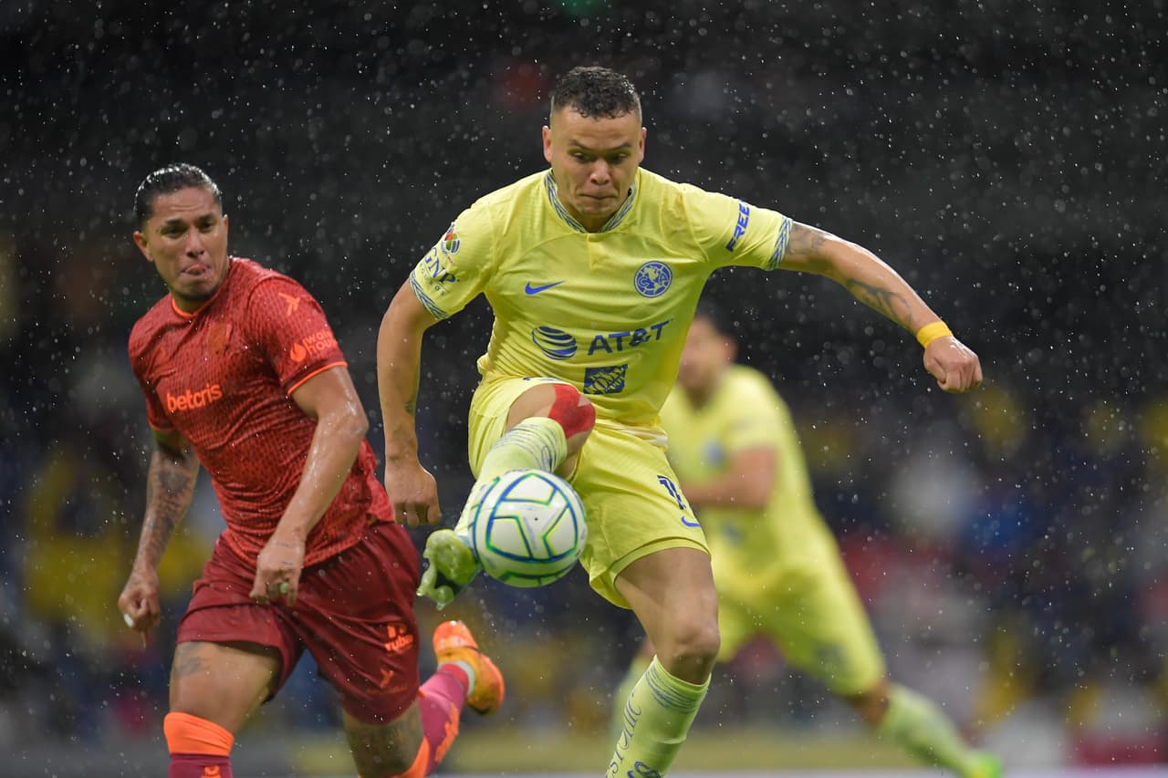 Henry Martín hizo un doblete para darle el triunfo al América en contra de unos Bravos que estuvieron cerca del empate.