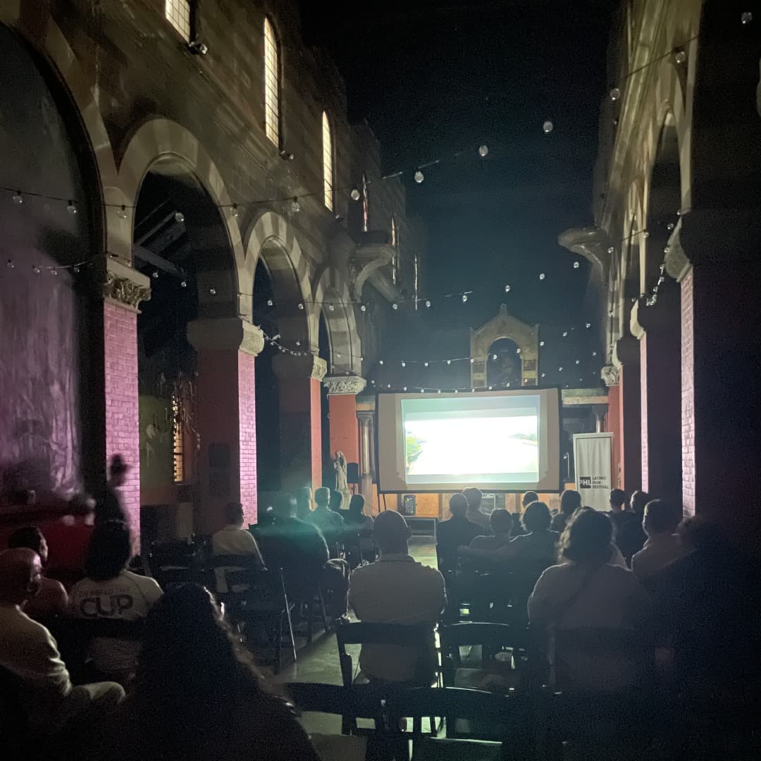 <b>Philadelphia Latino Film Festival</b>
<br> 
<b>Fechas</b>: 28 de mayo al 4 de junio
<br> 
<b>Sitio web</b>: 
<a href="https://www.phlaff.org/">https://www.phlaff.org/</a>
<br> 
<br> Los fanáticos del cine pueden encontrar obras de cineastas latinos -establecidos y emergentes- en el Festival anual de cine latino de Filadelfia. La programación incluye largometrajes, cortos, animaciones, series web y documentales, además de talleres y debates.