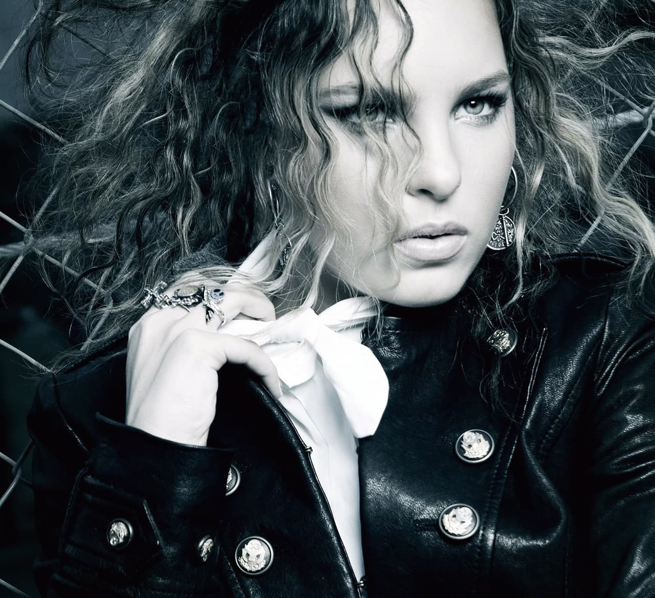 Aunque la estrella decidió retomarla y ahora es otra más de las que les encanta compartir todo con sus fans, aunque se meta en uno que otro problema.