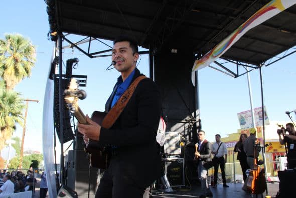 Cientos de personas disfrutaron de la tremenda celebración del Latin Grammy Street Party en Phoenix, donde estuvieron presentes varias agrupaciones nominadas a los premios GRAMMY® Latino incluyendo: Conjunto Primavera, Voz de Mando y Los Canarios de Michoacán. Esta fenomenal fiesta es un preámbulo a la gran noche de la música con la edición 15 de los premios anuales del GRAMMY Latino. Además de disfrutar de lo mejor de la música, los fans pudieron ganar premios y conocer a personalidades de Televisión y Radio de Univisión Arizona.