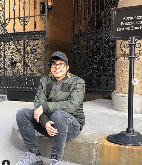 "
<b>Ya no tengo edad</b> para tener hijos", respondió la actriz de 44 años, "Dios es muy sabio y hay que guiarse por lo que él decide. Ya tuve un hijo que tiene 22 años (Bruno Vega Cero, en la foto), yo ya salí de esas".
<br>