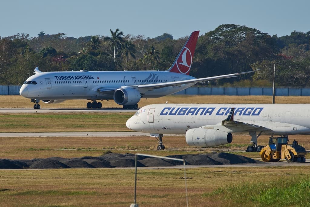 Crisis en viajes aéreos a Cuba por falta de combustible

