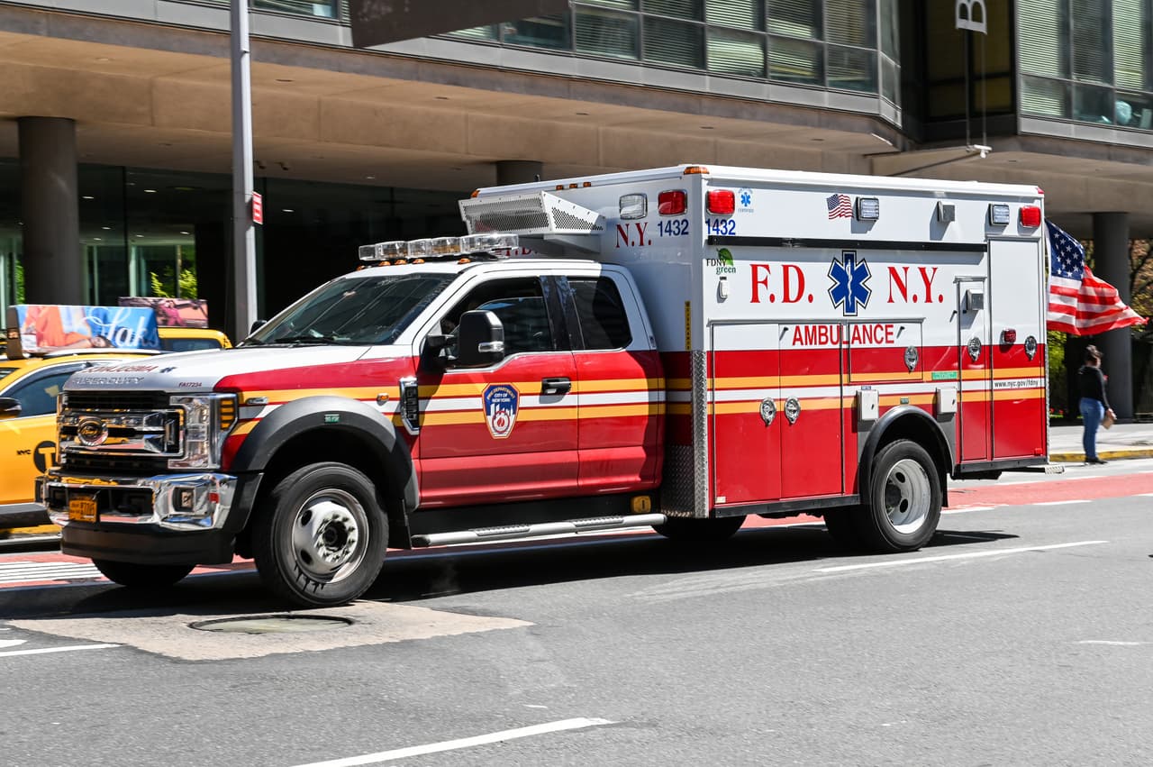 Paciente se roba la ambulancia que lo transportó al hospital en Manhattan 