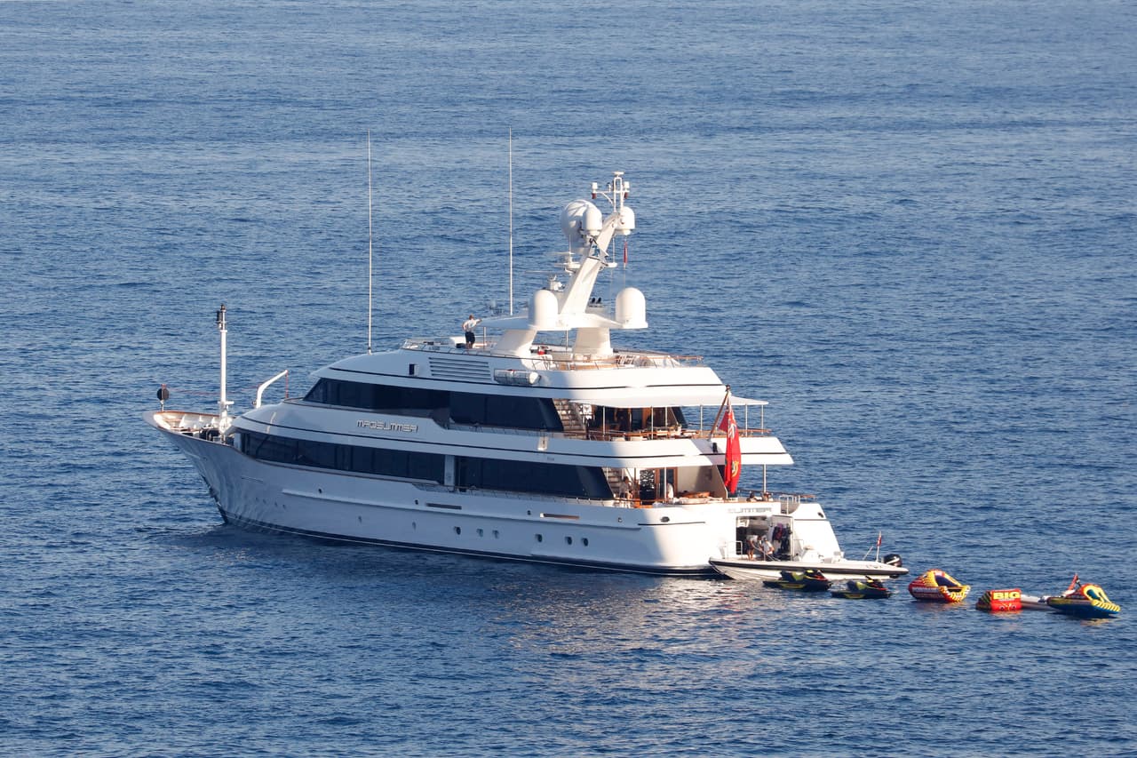 Elle Macpherson disfruta de unas ricas vacaciones a bordo de su yate.