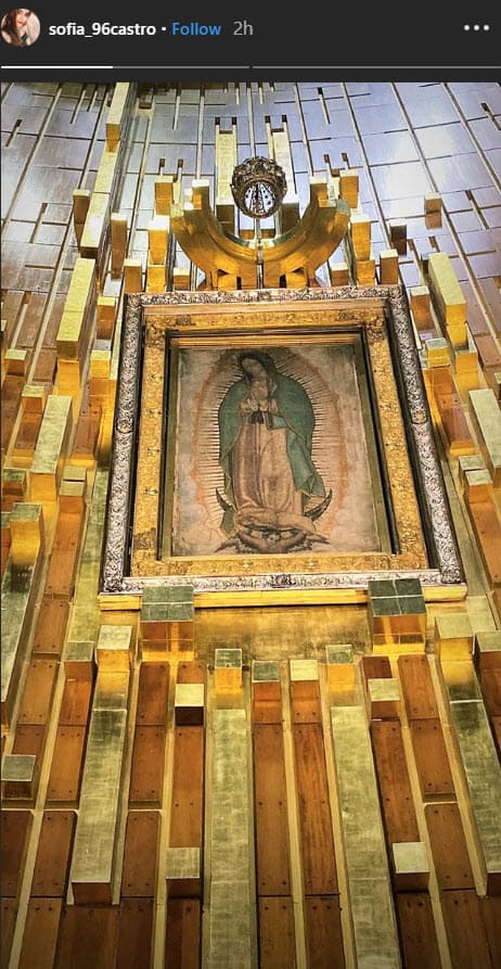 <b><a href="https://www.univision.com/famosos/sofia-castro-celebra-en-tulum-sus-tres-meses-de-noviazgo-con-pablo-bernot-fotos">Sofía Castro</a></b> publicó esta fotografía del altar de la virgen que se encuentra en la Basílica de Guadalupe en la Ciudad de México.