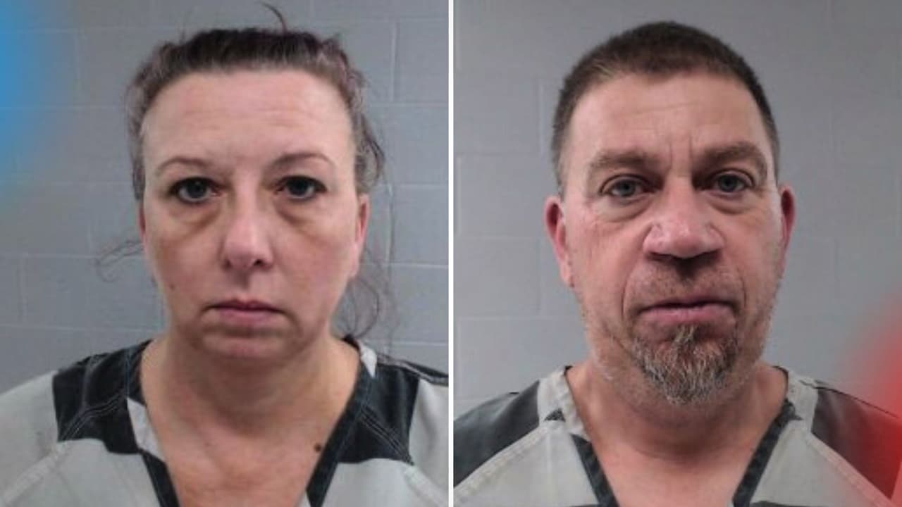 Madre y padrastro arrestados tras hallar el cuerpo de su hijo enterrado en su casa de Texas