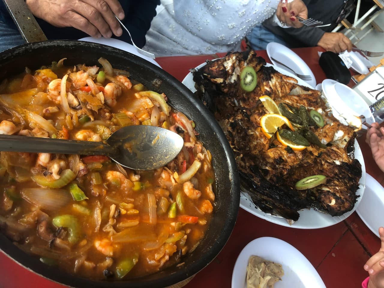 El pescado zarandeado en el restaurante La Manga 'Doña Rosita'' es una delicia que residentes y turistas no se pueden perder al lado un relleno de camarones con la receta del chef.