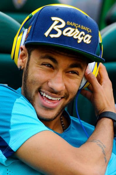 Conocido simplemente como Neymar, sus multimillonarios acuerdos son con firmas como Nike y Red Bull.