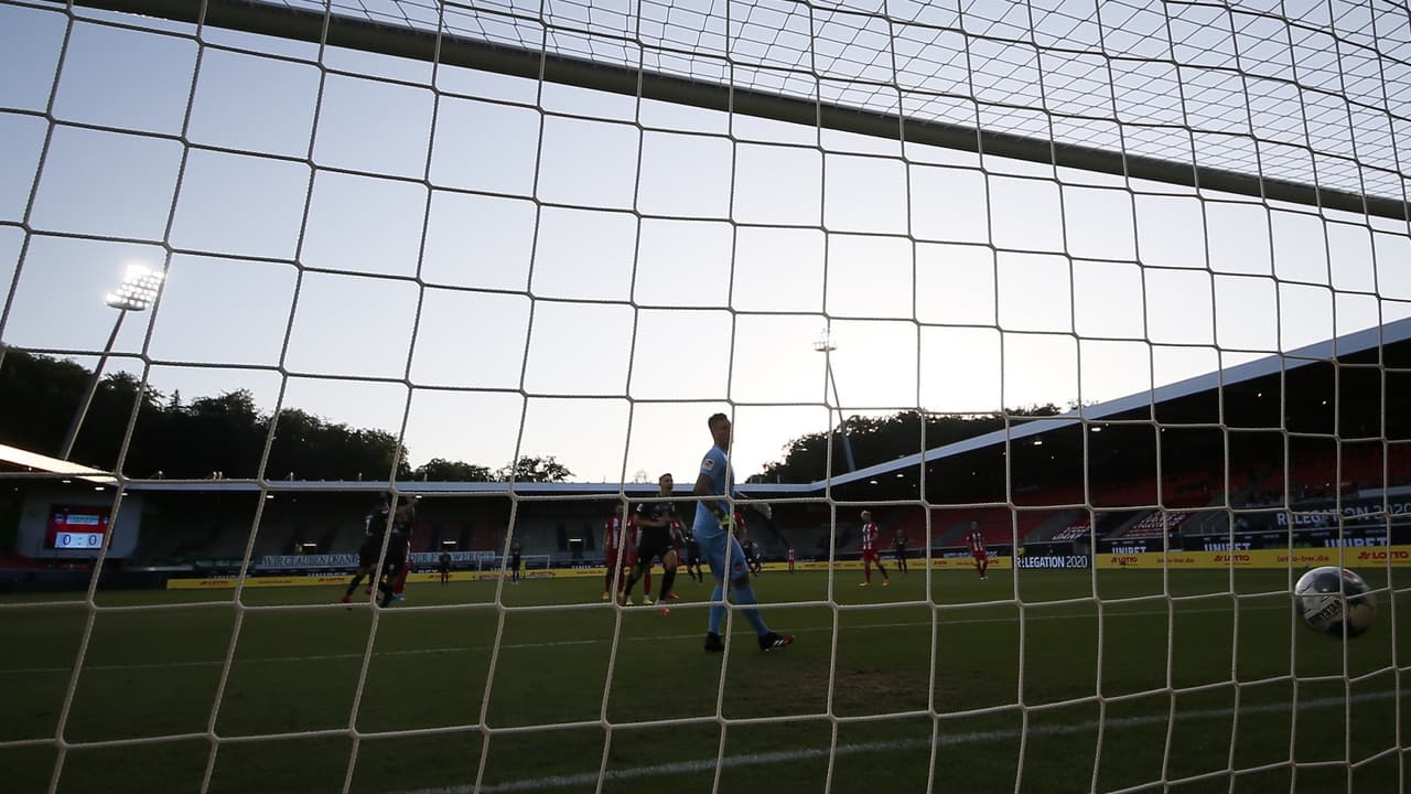 Aficionados se 'colaron' al duelo entre Werder Bremen y Heidenheim