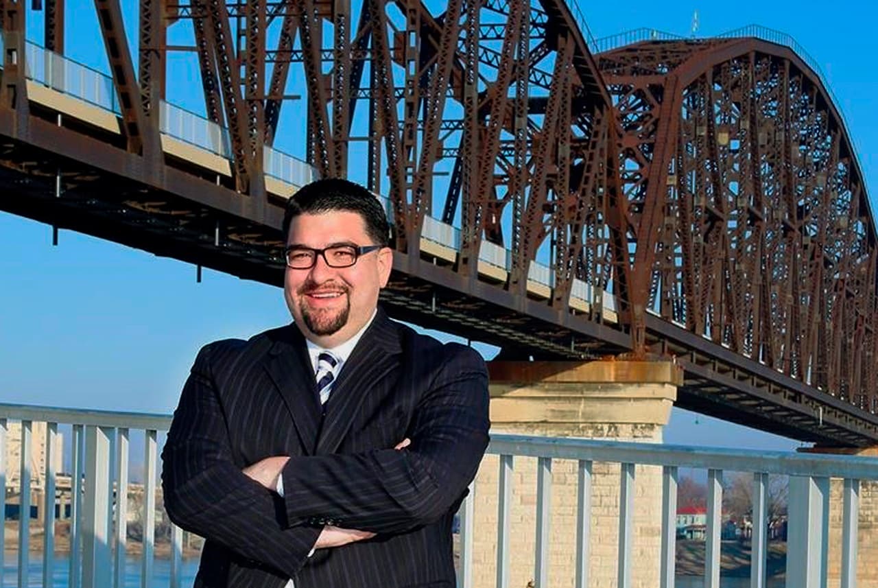 Abogado hispano Danny Álvarez, fallecido tras ganar una primaria en Kentucky.