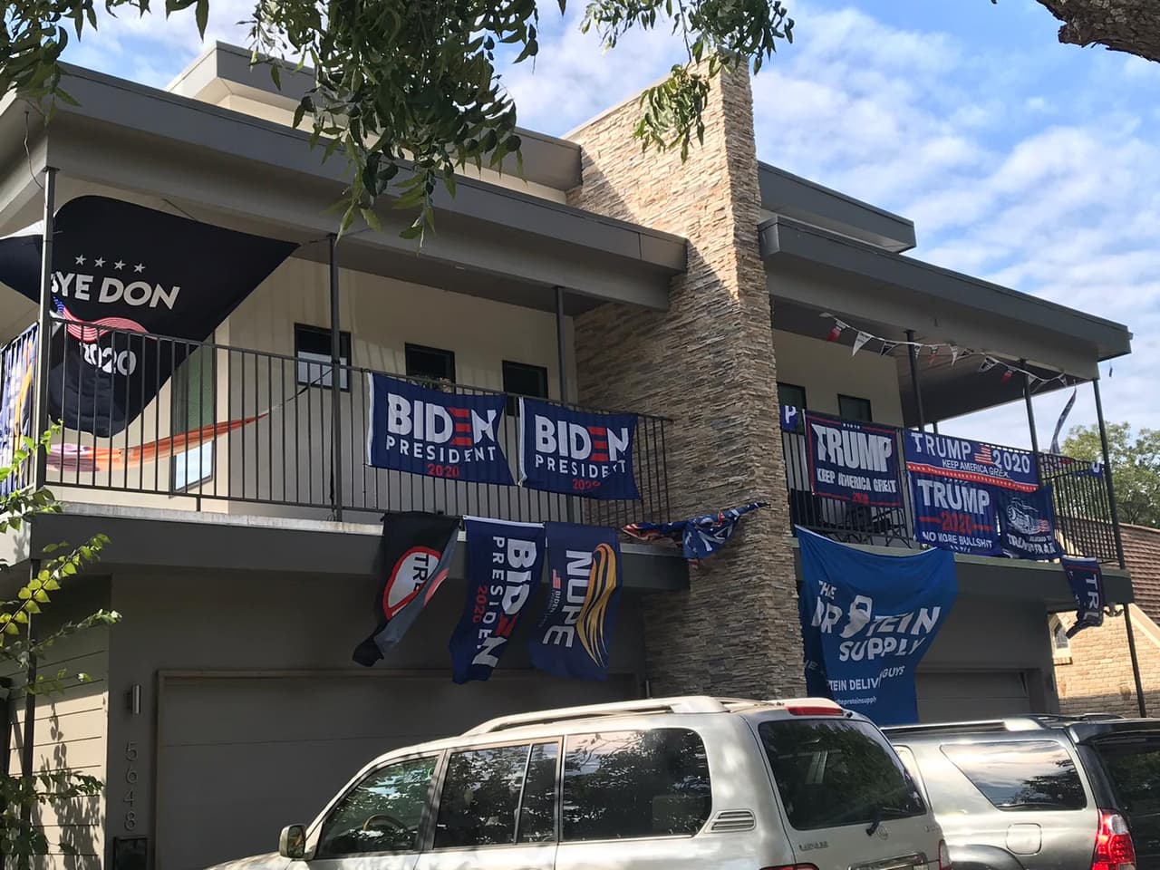 Los estudiantes de una fraternidad de la universidad SMU, de Dallas, son amigos que viven en la residencia y asisten a la misma escuela.