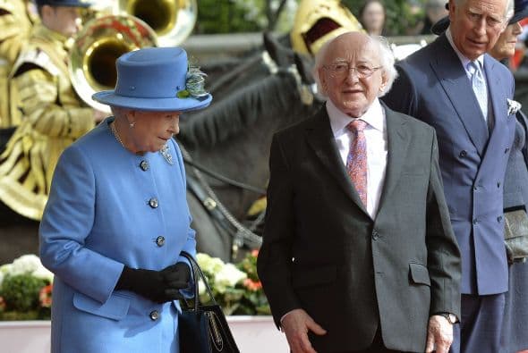 Por invitación expresa de la soberana, es el primer viaje que realiza un presidente irlandés al Reino Unido en la historia de ambos países.