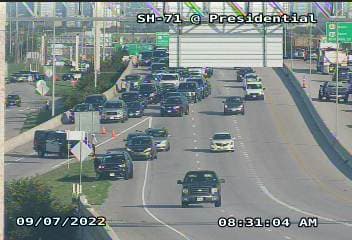 Las autoridades indicaron que se han registrado grandes retrasos en SH 71 y US 183 alrededor del aeropuerto de Austin-Bergrstrom.
<br>