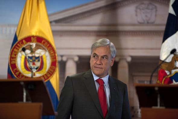 El presidente Sebastián Piñera, llegó al centro de emergencia desde donde informó a la prensa que la cifra de fallecidos era de 83.