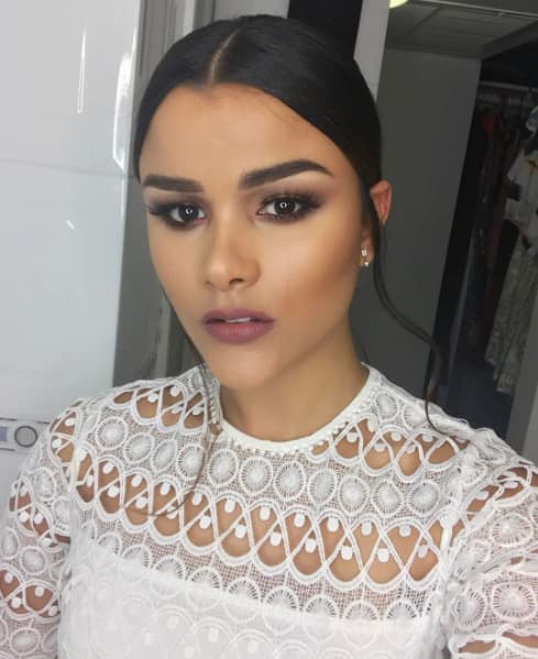 Una mirada penetrante puede transmitir mucho en una foto y en esta imagen los ojos de Clarissa dicen mucho sin decir nada.
<br>